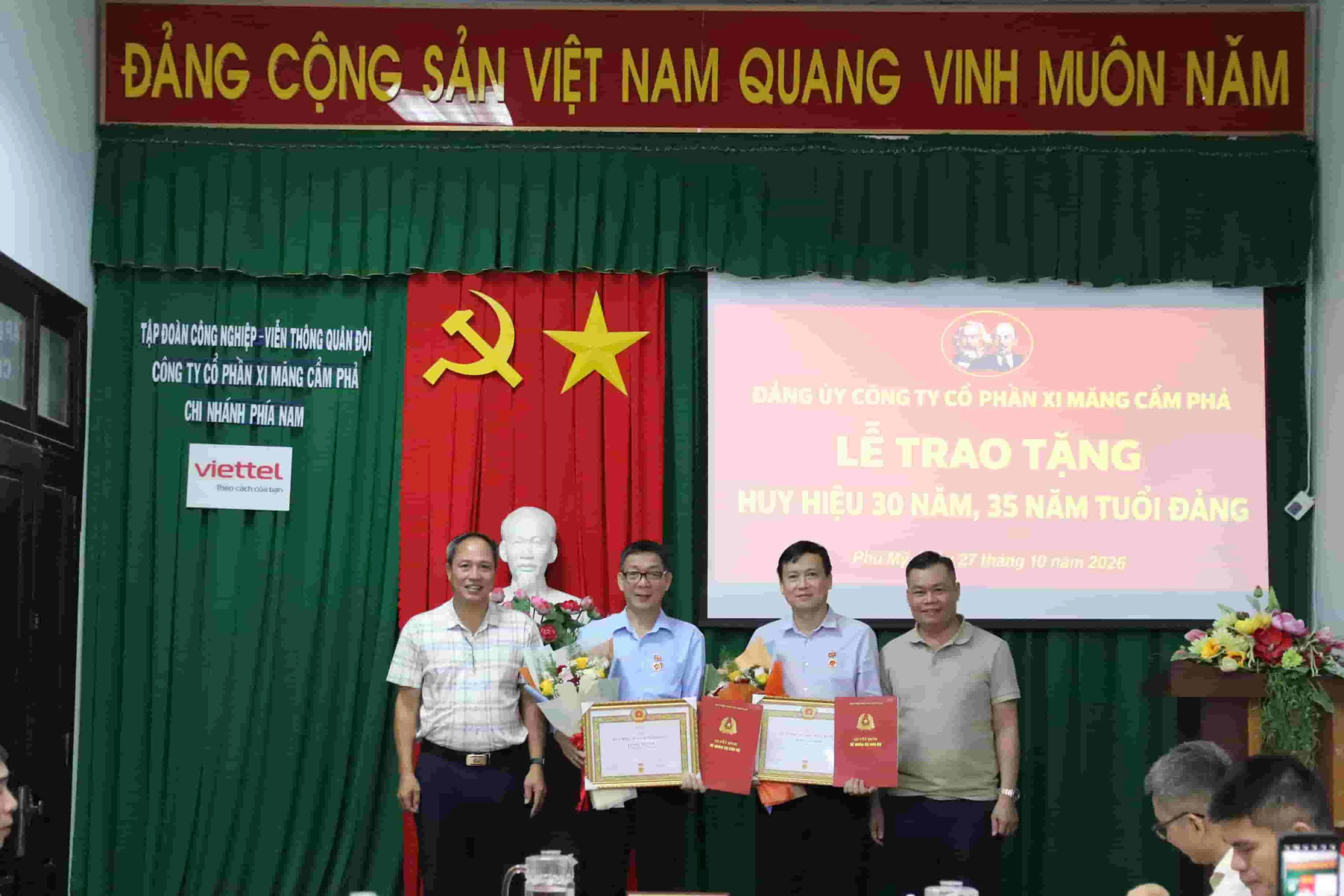 Tự hào chặng đường 30 năm, 35 năm tuổi Đảng